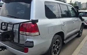 Toyota Land Cruiser 2010 Silver