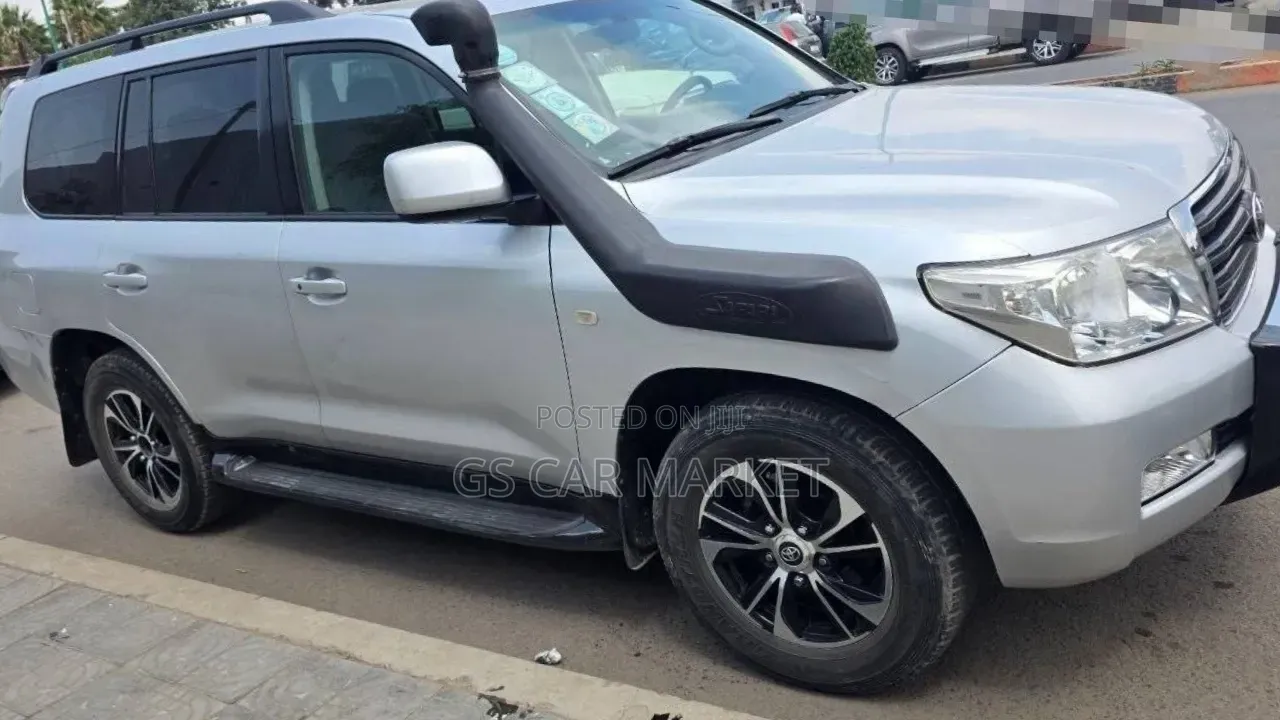 Toyota Land Cruiser 2010 Silver