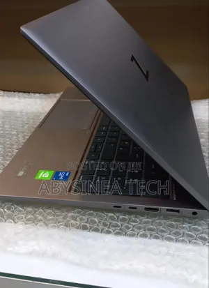 New Laptop HP ZBook Firefly G8 16GB Intel Core i9 SSD 512GB