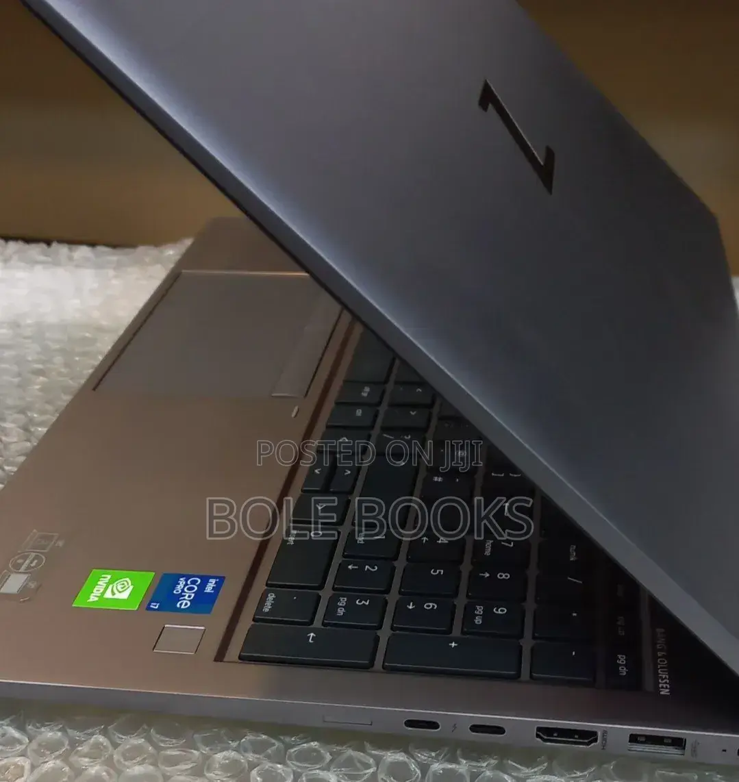 New Laptop HP ZBook Firefly G8 16GB Intel Core i9 SSD 512GB