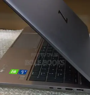 New Laptop HP ZBook Firefly G8 16GB Intel Core i9 SSD 512GB