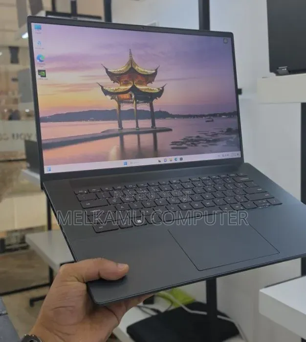 New Laptop Dell Inspiron 15 16GB Intel Core i7 SSD 512GB