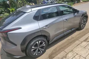 Toyota bZ4X 71.4 kWh FWD 2023 Gray