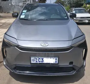 Toyota bZ4X 71.4 kWh FWD 2023 Gray