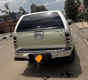 Toyota Hilux 2010 Silver