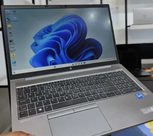 New Laptop HP ZBook Firefly G8 16GB Intel Core i7 SSD 512GB