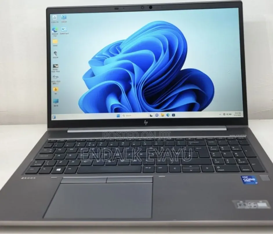 New Laptop HP ZBook Firefly G8 16GB Intel Core i7 SSD 512GB