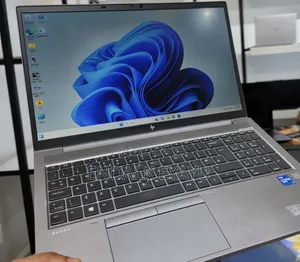 New Laptop HP ZBook Firefly G8 16GB Intel Core i7 SSD 512GB