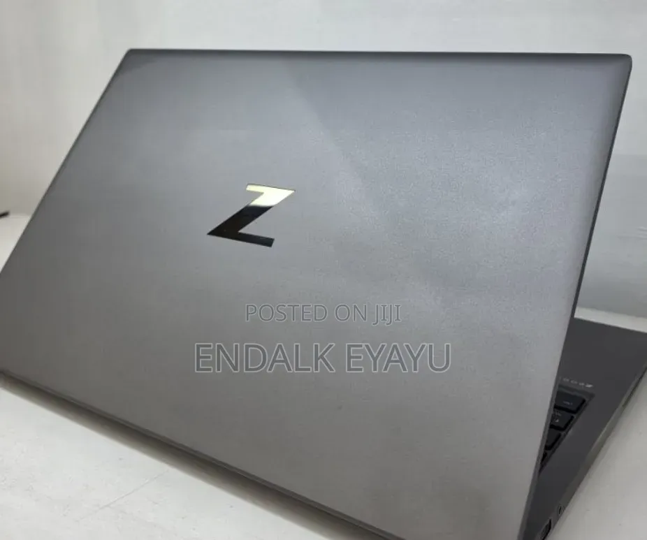 New Laptop HP ZBook Firefly G8 16GB Intel Core i7 SSD 512GB