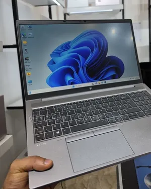 New Laptop HP ZBook Firefly G8 16GB Intel Core i7 SSD 512GB