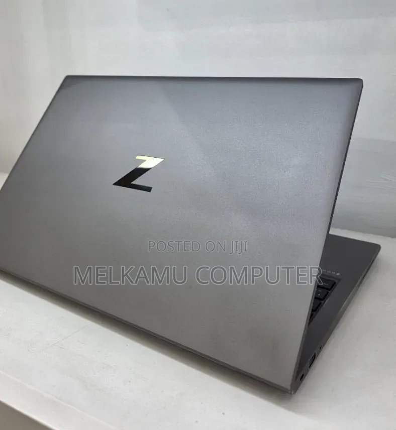 New Laptop HP ZBook Firefly G8 16GB Intel Core i7 SSD 512GB