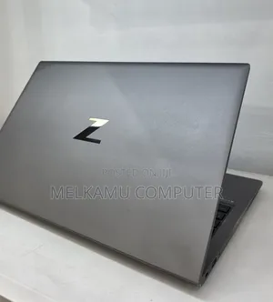 New Laptop HP ZBook Firefly G8 16GB Intel Core i7 SSD 512GB