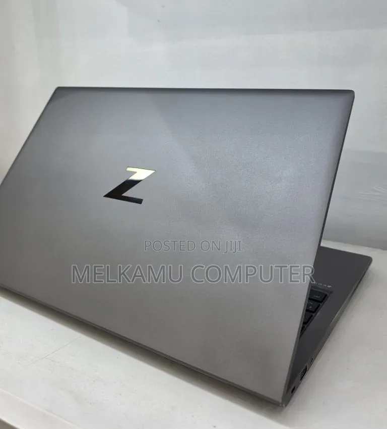 New Laptop HP ZBook Firefly G8 16GB Intel Core i7 SSD 512GB