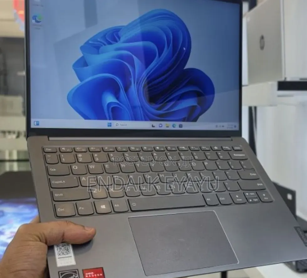 New Laptop Lenovo IdeaPad 1 16GB AMD Ryzen 7 SSD 512GB