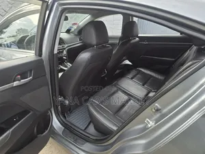 Hyundai Avante 2017 Gray