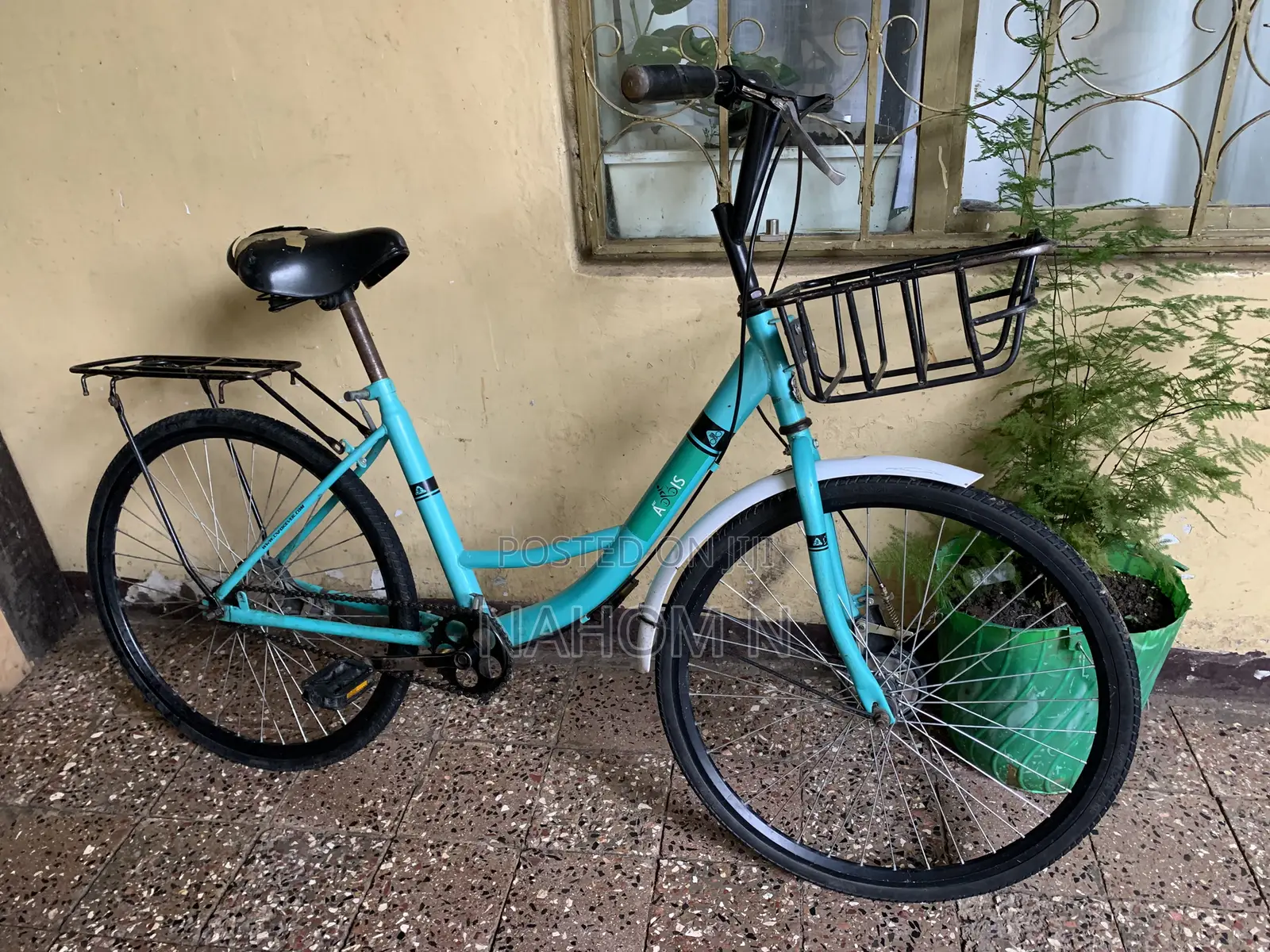 Bicycle With Front Basket Cargo Rack – Great Condition