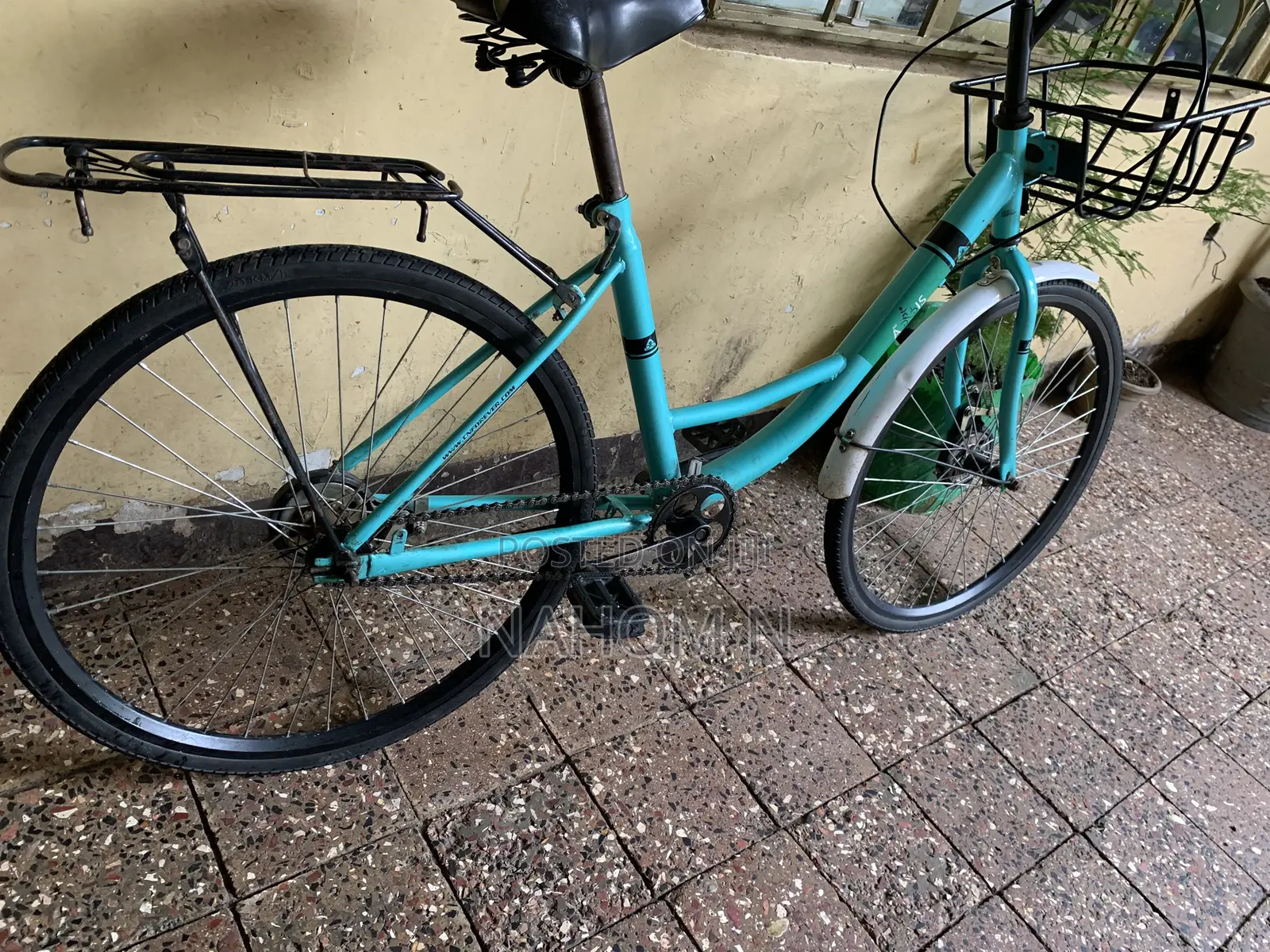 Bicycle With Front Basket Cargo Rack – Great Condition
