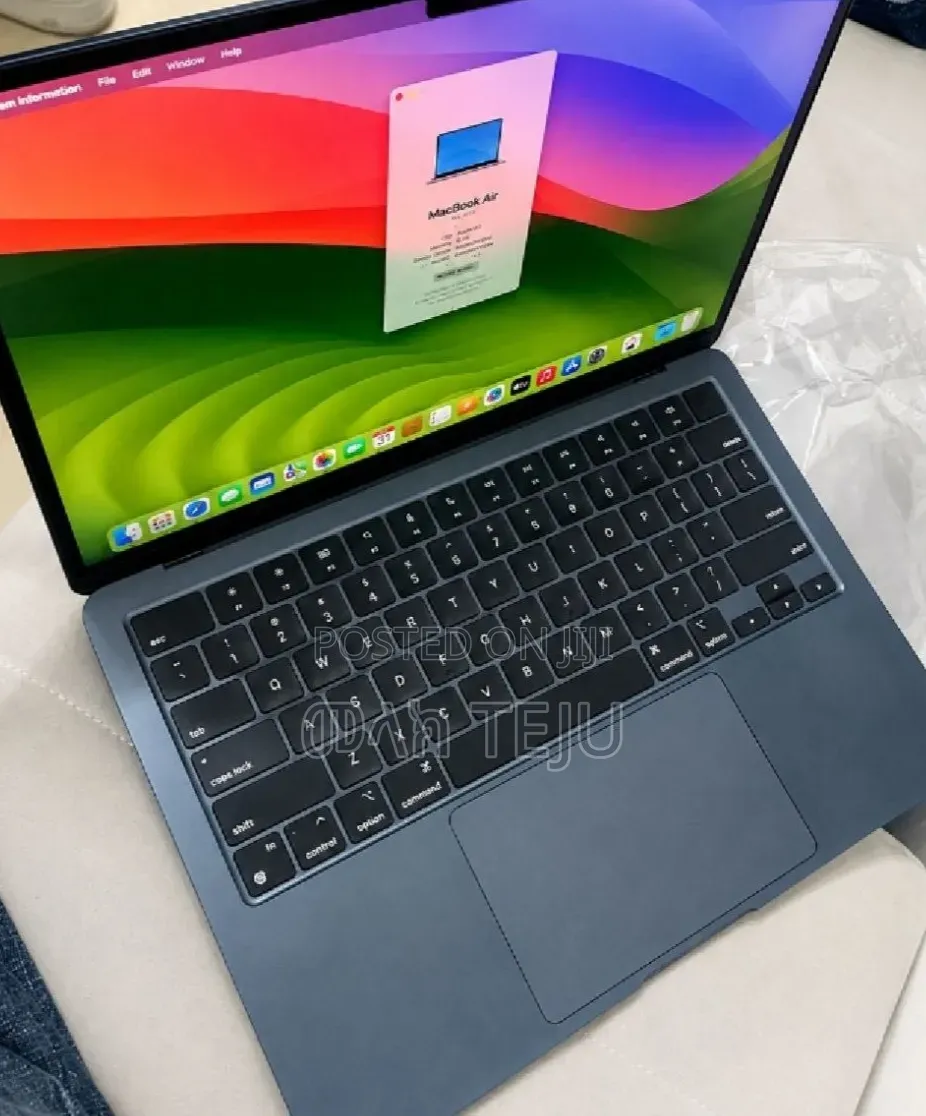 New Laptop Apple MacBook Air 2022 M2 8GB Apple M2 SSD 512GB