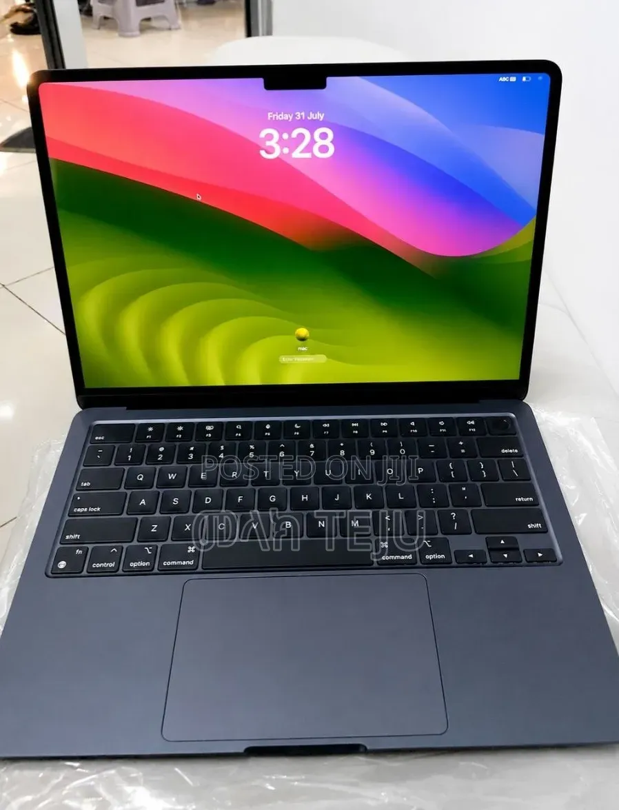 New Laptop Apple MacBook Air 2022 M2 8GB Apple M2 SSD 512GB