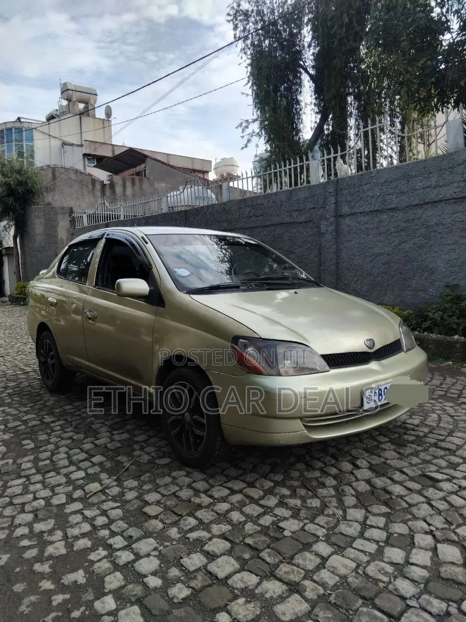 Toyota Platz 2001 Gold
