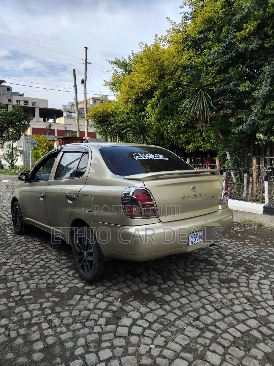 Toyota Platz 2001 Gold