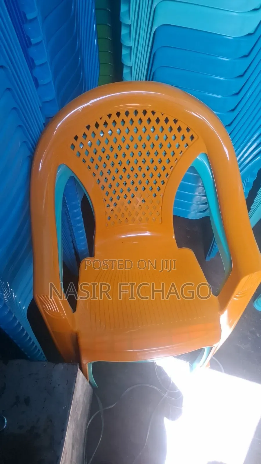 የፕላስትክ ወንበር