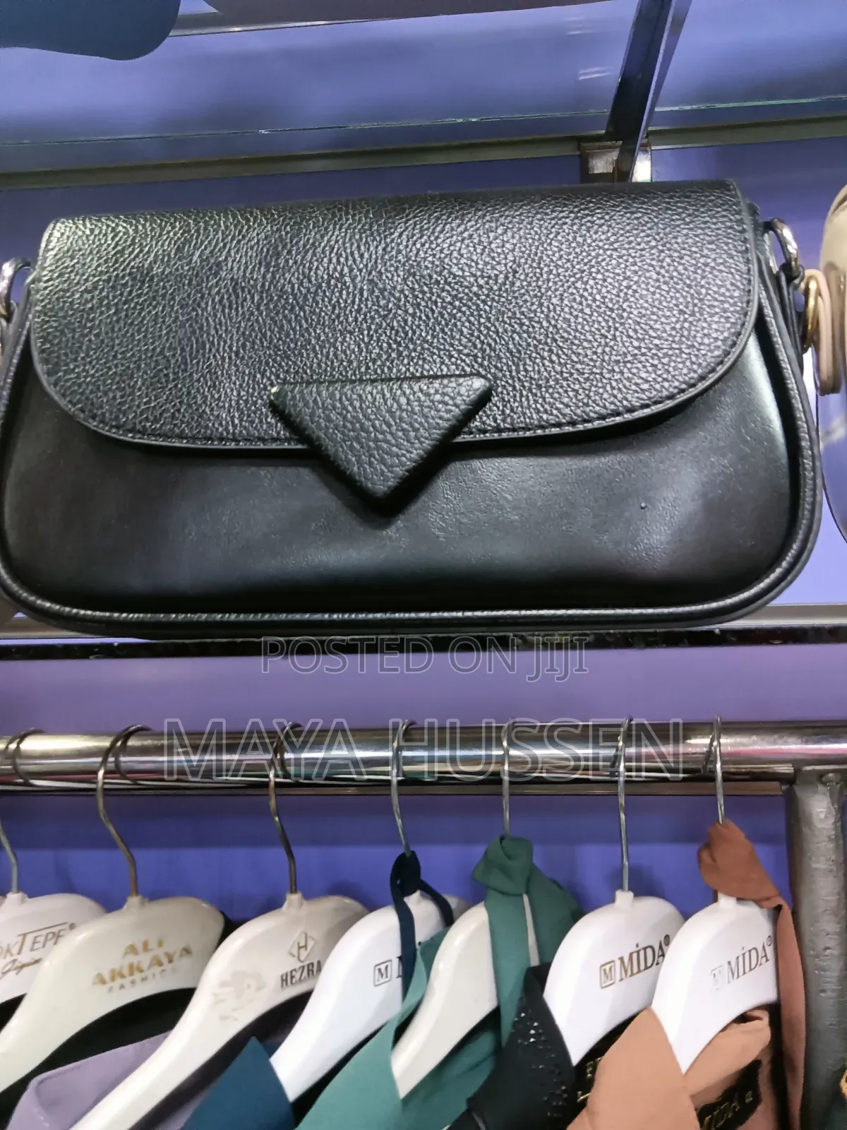 Stylish Textured Black Leather Flap Shoulder Bag / Crossbody