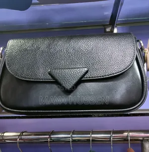 Stylish Textured Black Leather Flap Shoulder Bag / Crossbody