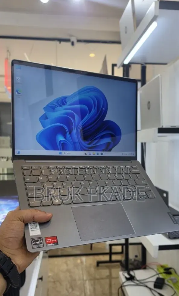 New Laptop Lenovo Ideapad 3 16GB AMD Ryzen 7 SSD 512GB