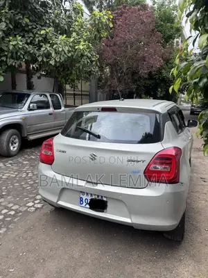Suzuki Swift 2021 Silver