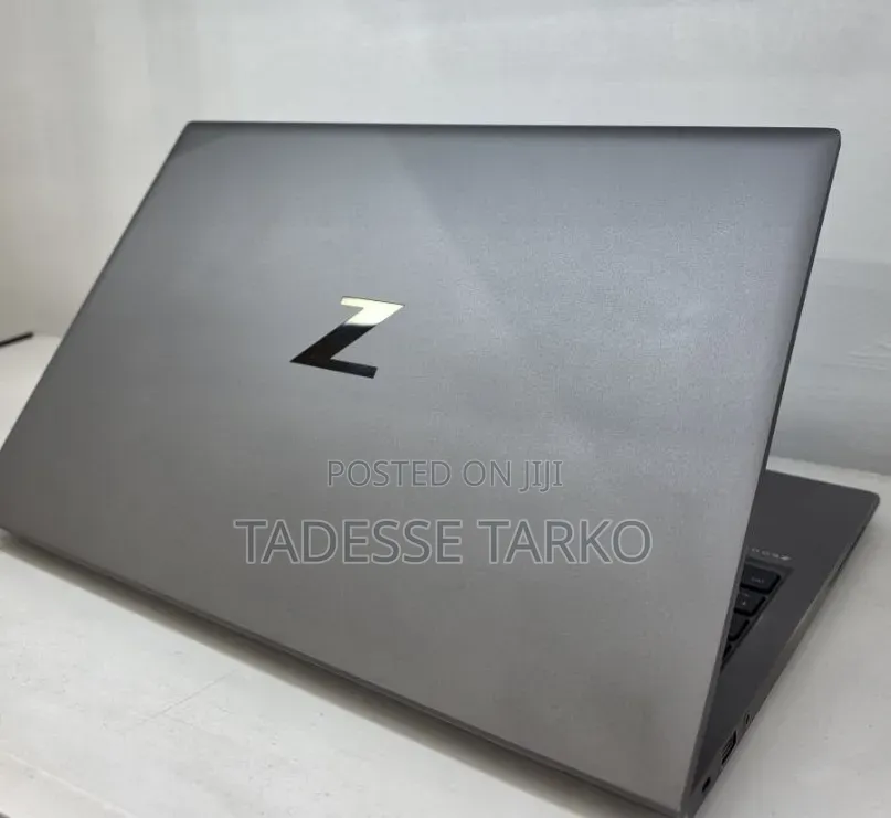 New Laptop HP ZBook Firefly G8 16GB Intel Core i7 SSD 512GB