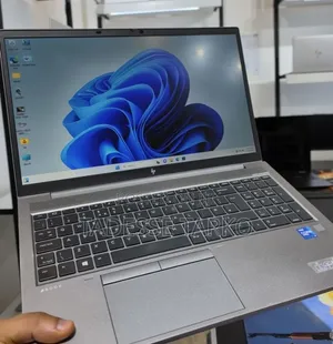 New Laptop HP ZBook Firefly G8 16GB Intel Core i7 SSD 512GB