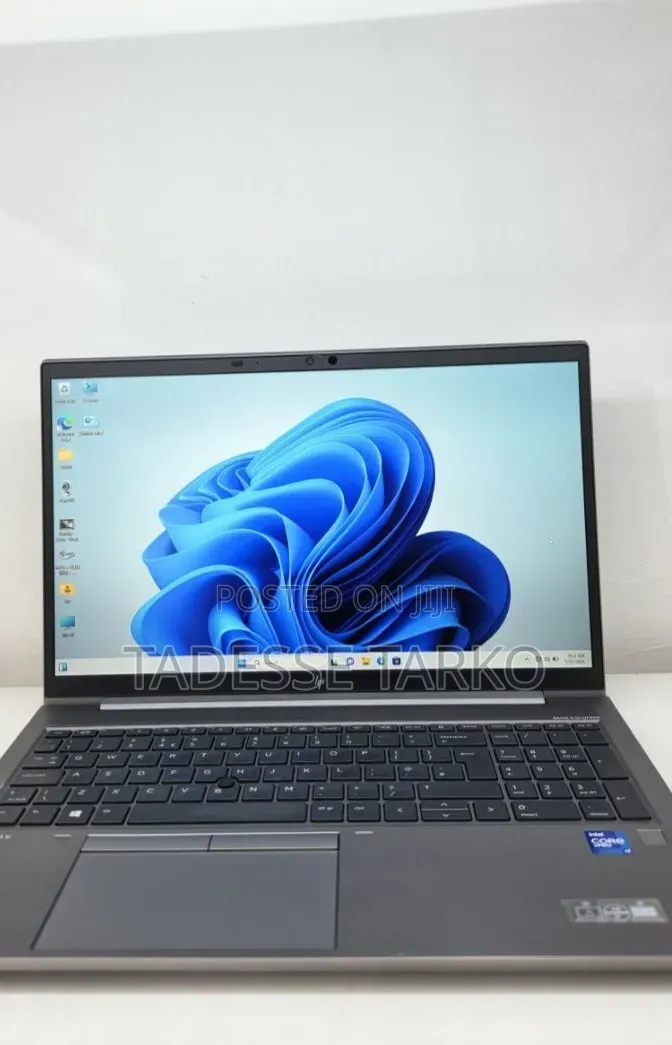 New Laptop HP ZBook Firefly G8 16GB Intel Core i7 SSD 512GB