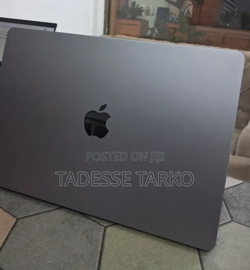 New Laptop Apple MacBook Air 2024 M3 8GB Apple M3 SSD 512GB
