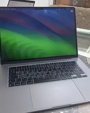 New Laptop Apple MacBook Air 2024 M3 8GB Apple M3 SSD 512GB