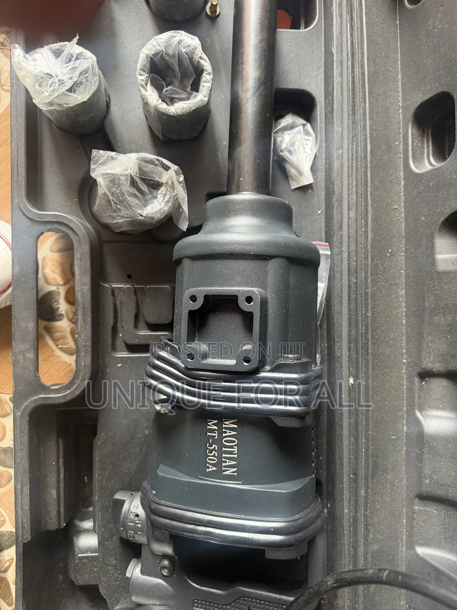ኤር ኢምፓክት ውረንች (Air Impact Wrench / Pneumatic Impact Wrench)
