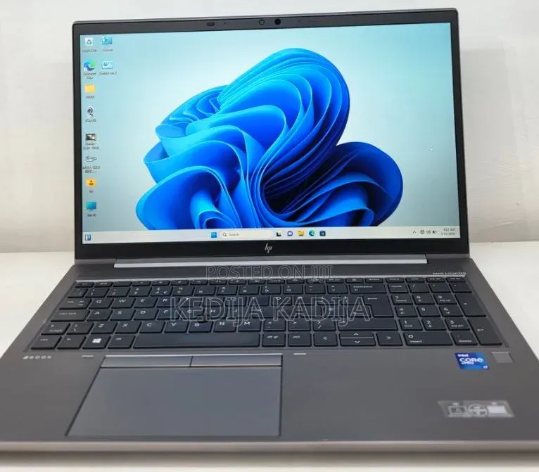 New Laptop HP ZBook Firefly G8 16GB Intel Core i7 SSD 512GB