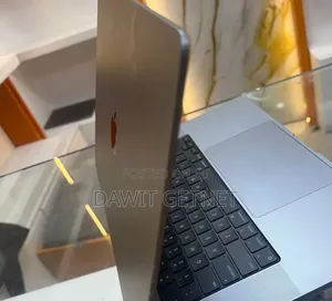 New Laptop Apple MacBook Pro 2021 M1 16GB Apple M1 Pro SSD 512GB