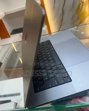 New Laptop Apple MacBook Pro 2021 M1 16GB Apple M1 Pro SSD 512GB