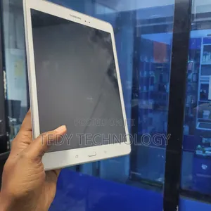 New Samsung Galaxy Tab E SM-T561 16 GB White