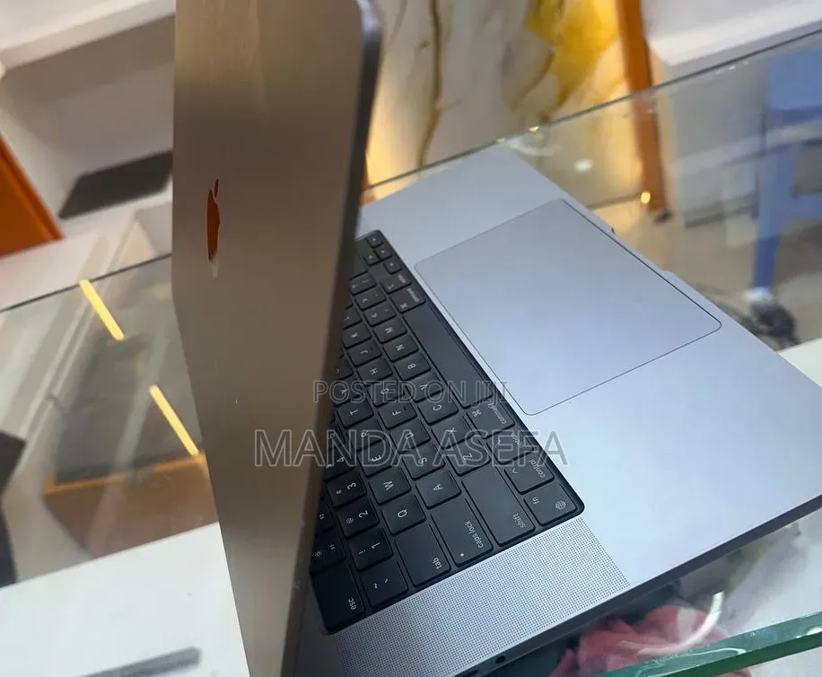 New Laptop Apple MacBook Pro 2021 M1 16GB Apple M1 Pro SSD 512GB
