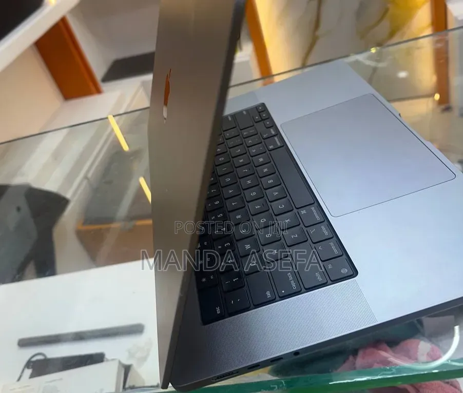 New Laptop Apple MacBook Pro 2021 M1 16GB Apple M1 Pro SSD 512GB