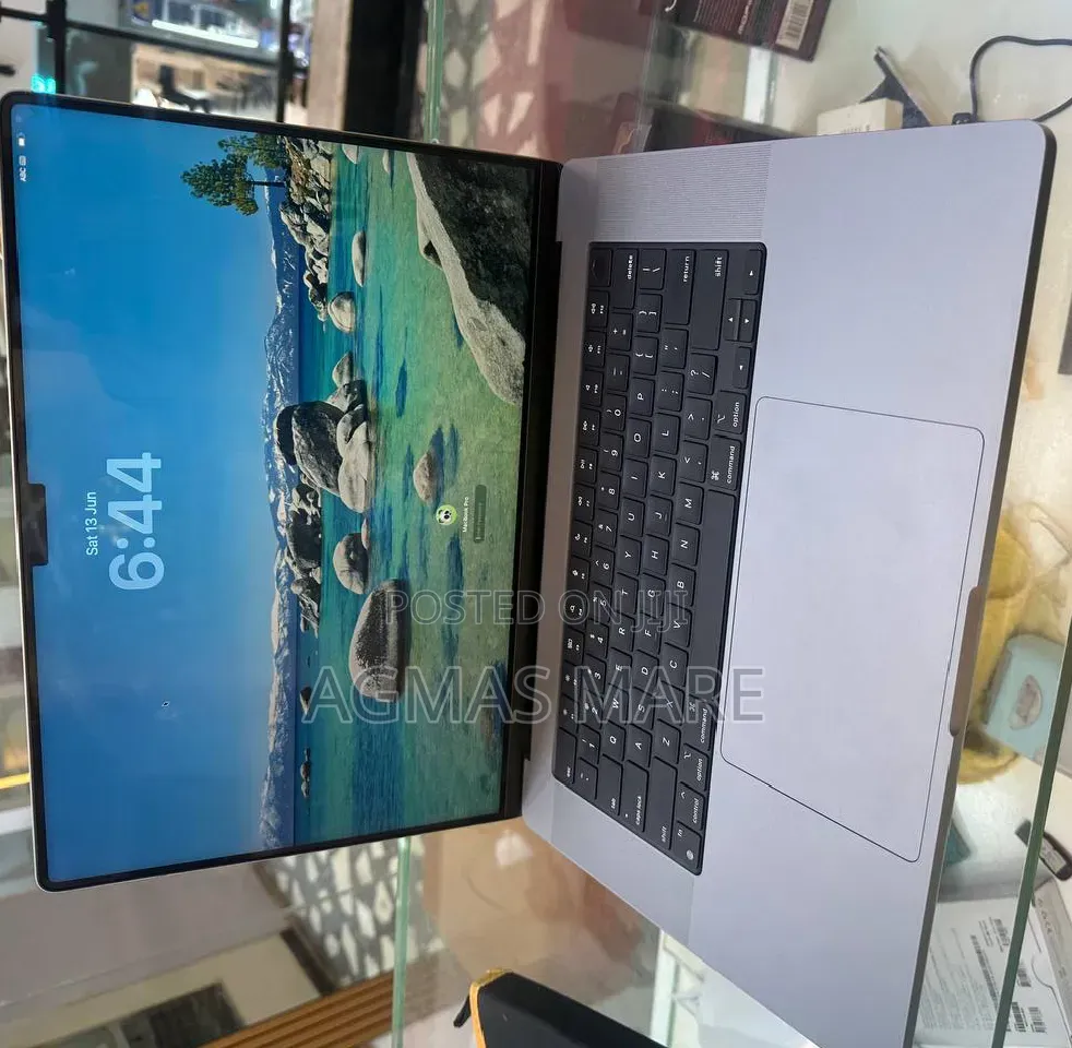 New Laptop Apple MacBook Pro 2021 M1 16GB Apple M1 Pro SSD 512GB