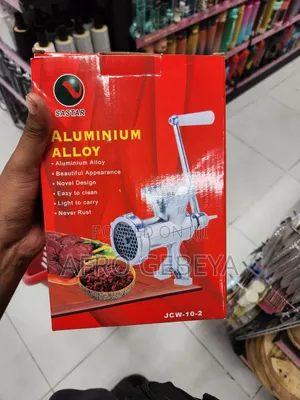 በእጅ የሚሰራ የስጋ መፍጫ