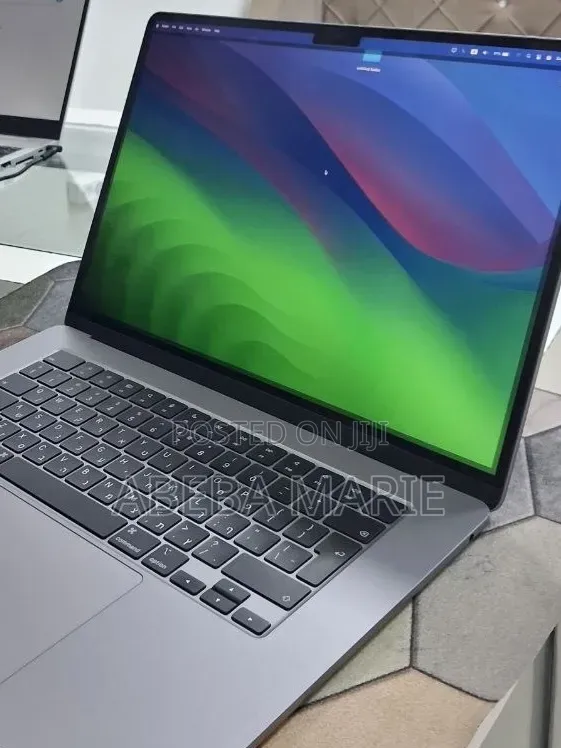 New Laptop Apple MacBook Air 2024 M3 8GB Apple M3 SSD 512GB