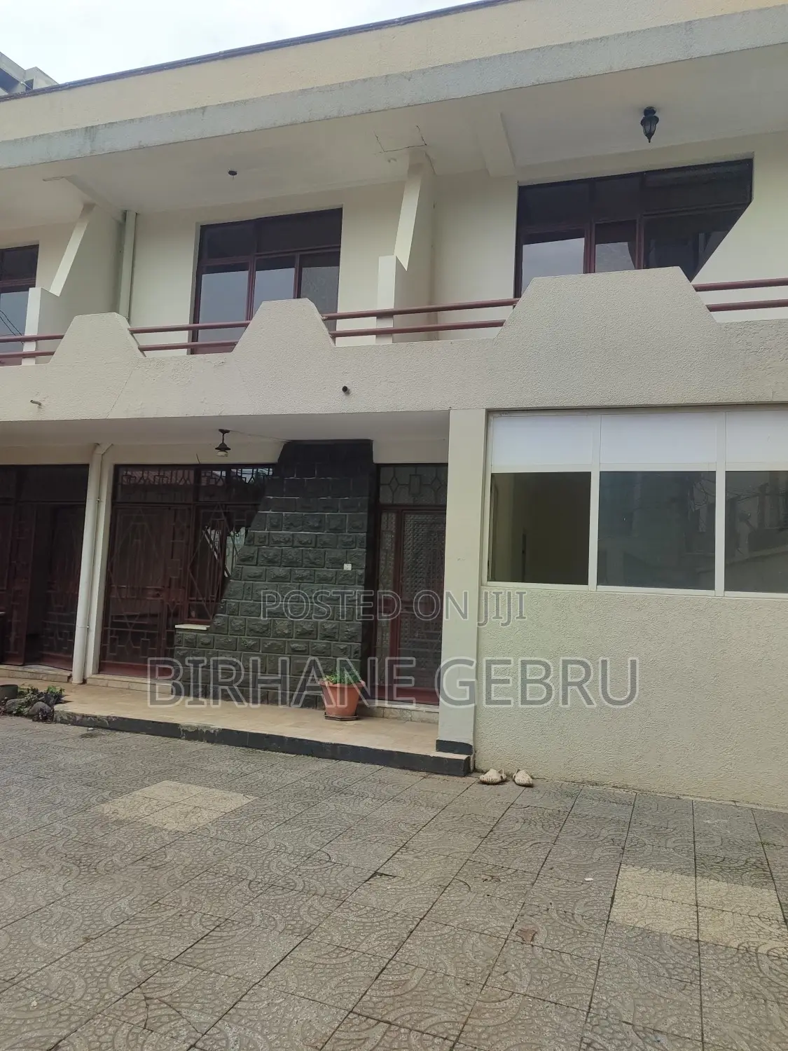 6bdrm House in G+1 House, Bole for rent