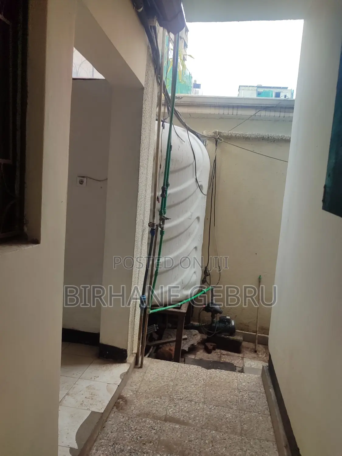 6bdrm House in G+1 House, Bole for rent