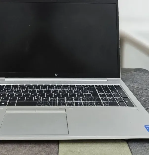 New Laptop HP ZBook Firefly G8 16GB Intel Core i7 SSD 512GB