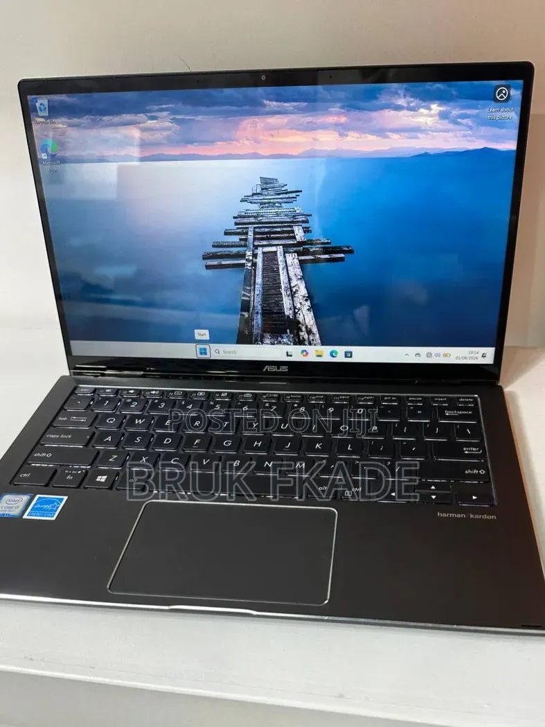 New Laptop Asus ZenBook 13 UX331UN 16GB Intel Core i7 SSD 256GB