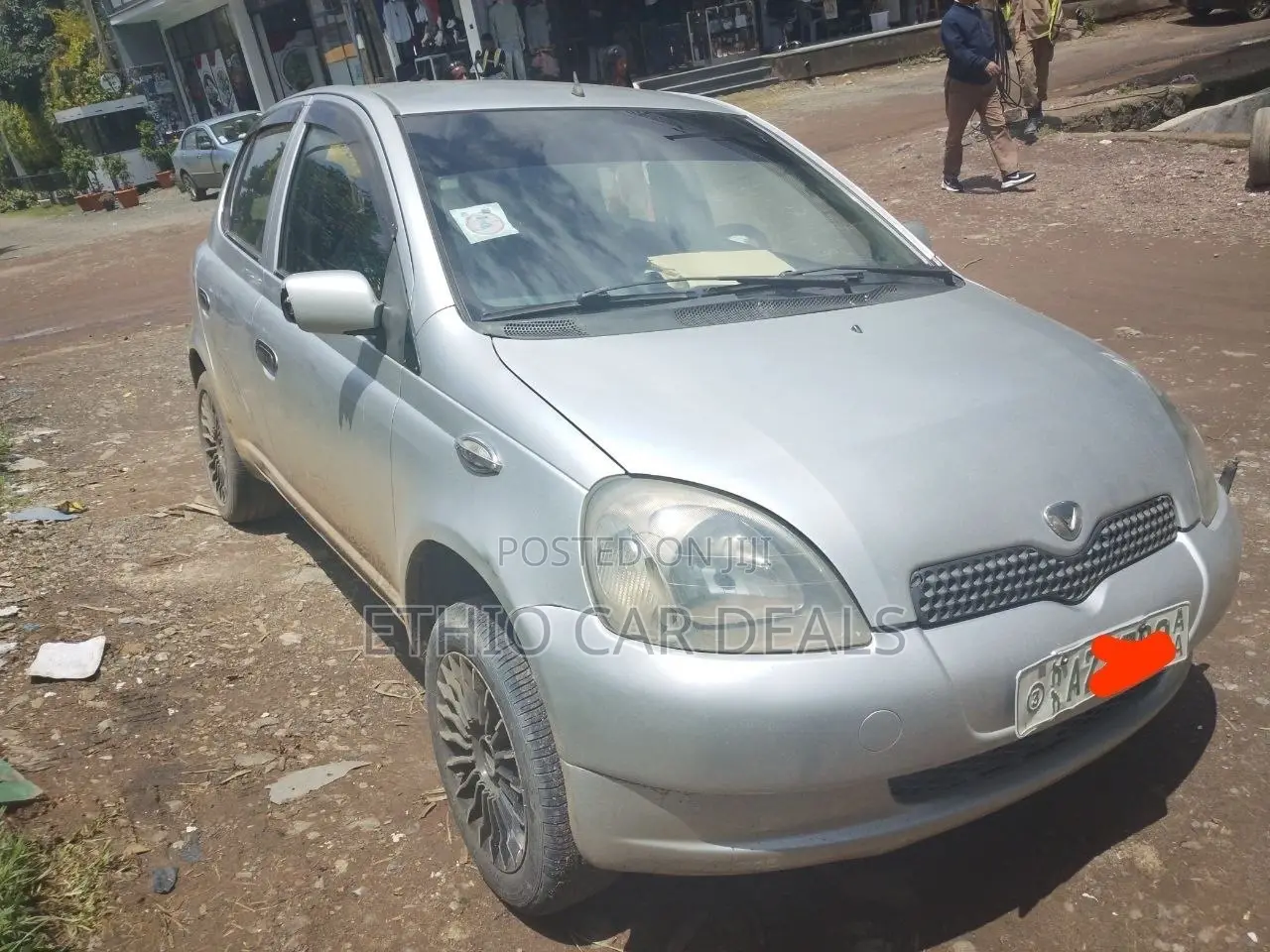 Toyota Vitz 2001 Silver